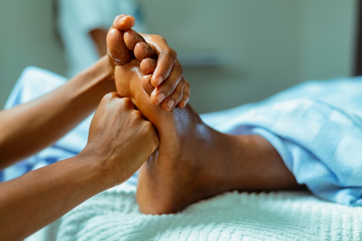 Foot massage with oil